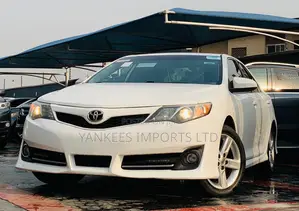 Toyota Camry SE 4dr Sedan (2.5L 4cyl 6A) 2014 White