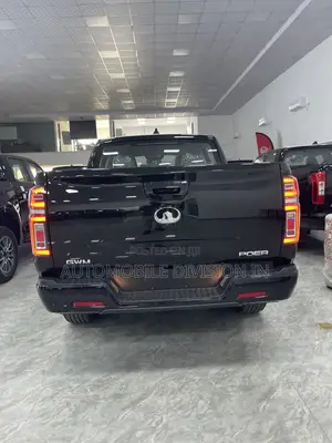 New Toyota Hilux 2025 Black