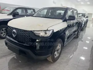 New Toyota Hilux 2025 Black