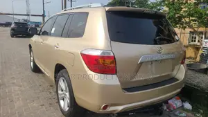 Toyota Highlander Limited 2010 Gold