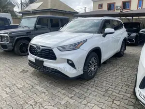 Toyota Highlander Hybrid XLE 2024 White