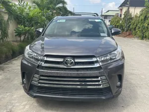 Toyota Highlander XLE 4x2 V6 (3.5L 6cyl 8A) 2017 Gray