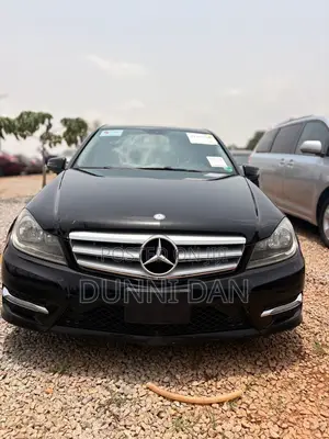 Mercedes-Benz C300 Sport 4Matic Sedan AWD (3.0L 6cyl 7A) 2012 Black