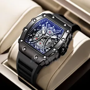 Luxurious Men Watch Rubber Strap With Black Face