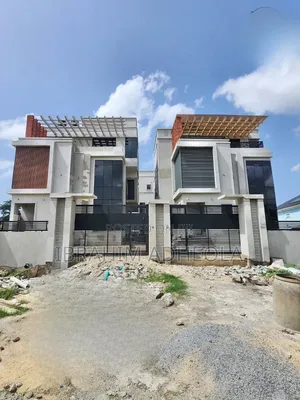 4bdrm Duplex in Alaka for sale