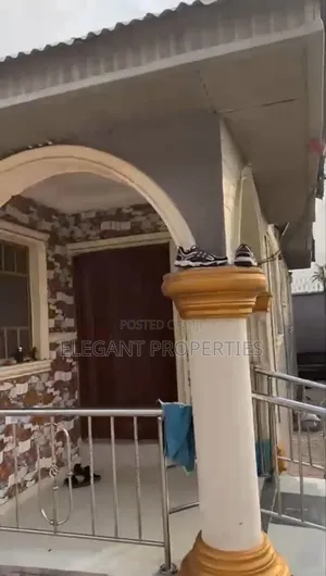 3bdrm Bungalow in Cele Junction Owode, Osogbo for sale