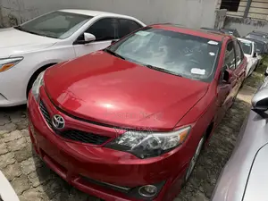 Toyota Camry SE 4dr Sedan (2.5L 4cyl 6A) 2013 Red