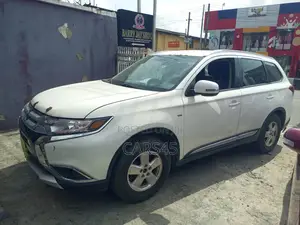 Mitsubishi Outlander 2016 White