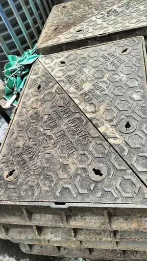 1000/600 Square Heavy Duty Manhole Cover