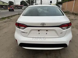 Toyota Corolla LE 2021 White