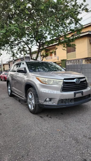 Toyota Highlander Limited 4dr SUV AWD (3.5L 6cyl 6A) 2015 Gold