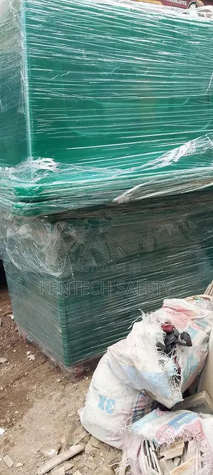 1100 LTR of Wasteb8n Dusbin Green Color