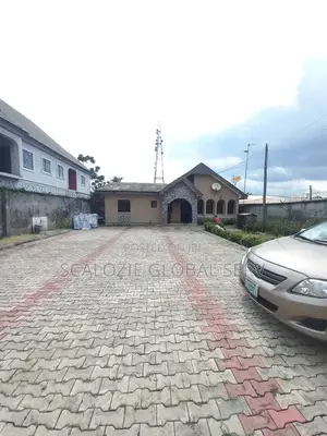 3bdrm Bungalow in Off Lng Road By, Port-Harcourt for sale