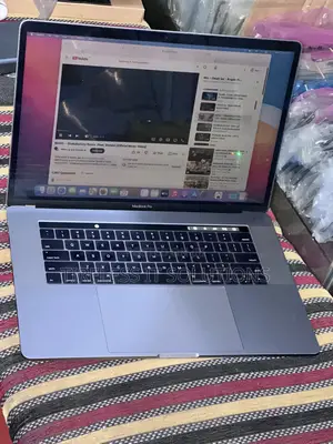 Laptop Apple MacBook Pro 2017 16GB Intel Core i7 SSD 256GB