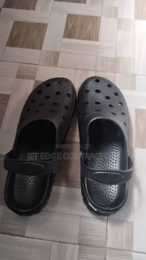 Black Crocs