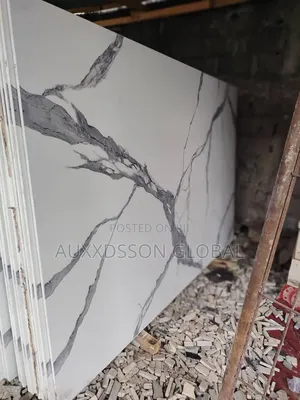 Calacatta White Quartz (Bold Vein)