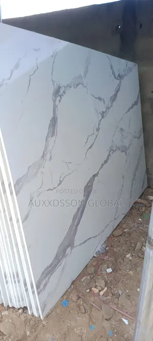 Calacatta White Quartz (Light Veins) Variant B