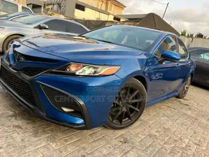 Toyota Camry SE FWD 2020 Blue