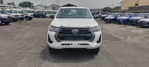 New Toyota Hilux 2025 Off white