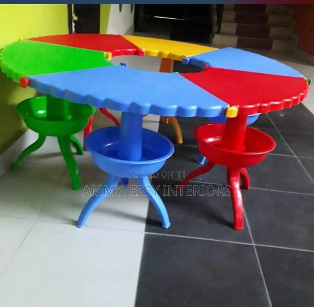 Model Standard Scallop Table for Students