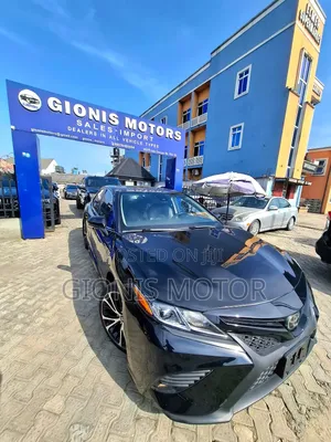 Toyota Camry SE FWD (2.5L 4cyl 8AM) 2018 Black