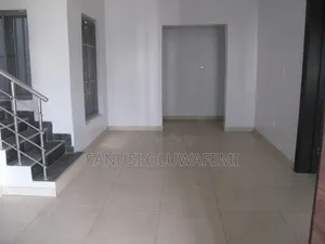 4bdrm Duplex in Hi Life Estate for rent