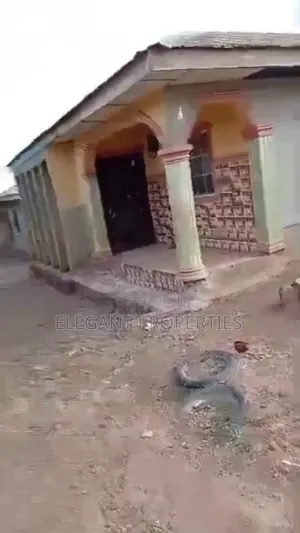 2bdrm Bungalow in Okinni Area Osun, Osogbo for sale