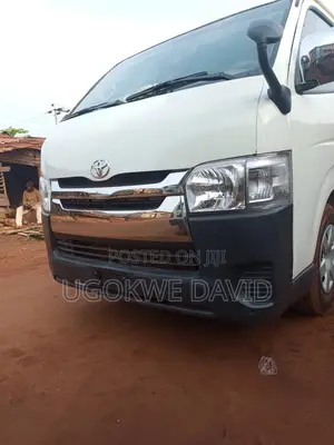 Toyota HiAce 2012 White