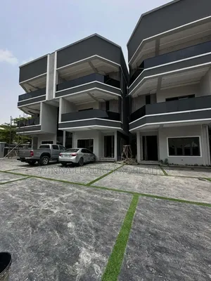 5bdrm Duplex in Utako for sale