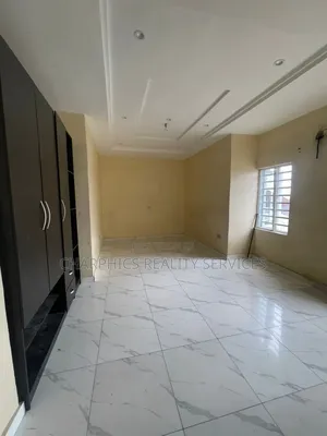 3bdrm Apartment in Adeniran Ogunsanya for rent