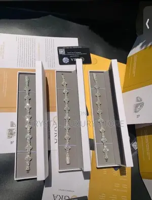 VVS Moissanite Diamond Bracelet Passes the Diamond Test