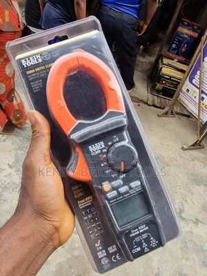 Digital Clamp Meter 2000a