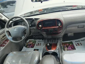 Toyota Sequoia Limited 4dr SUV (4.7L 8cyl 4A) 2004 Silver