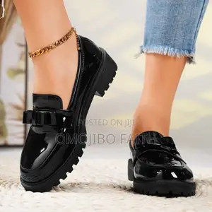 Ladies Mid Heel Shoe