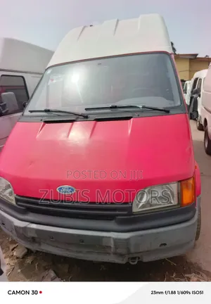 Ford Transit 2000 Red