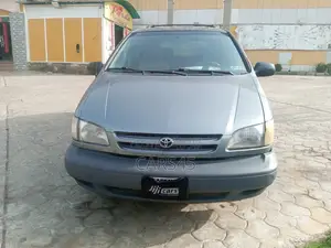 Toyota Sienna 1999 Gray