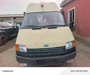 Ford Transit 2000 Yellow