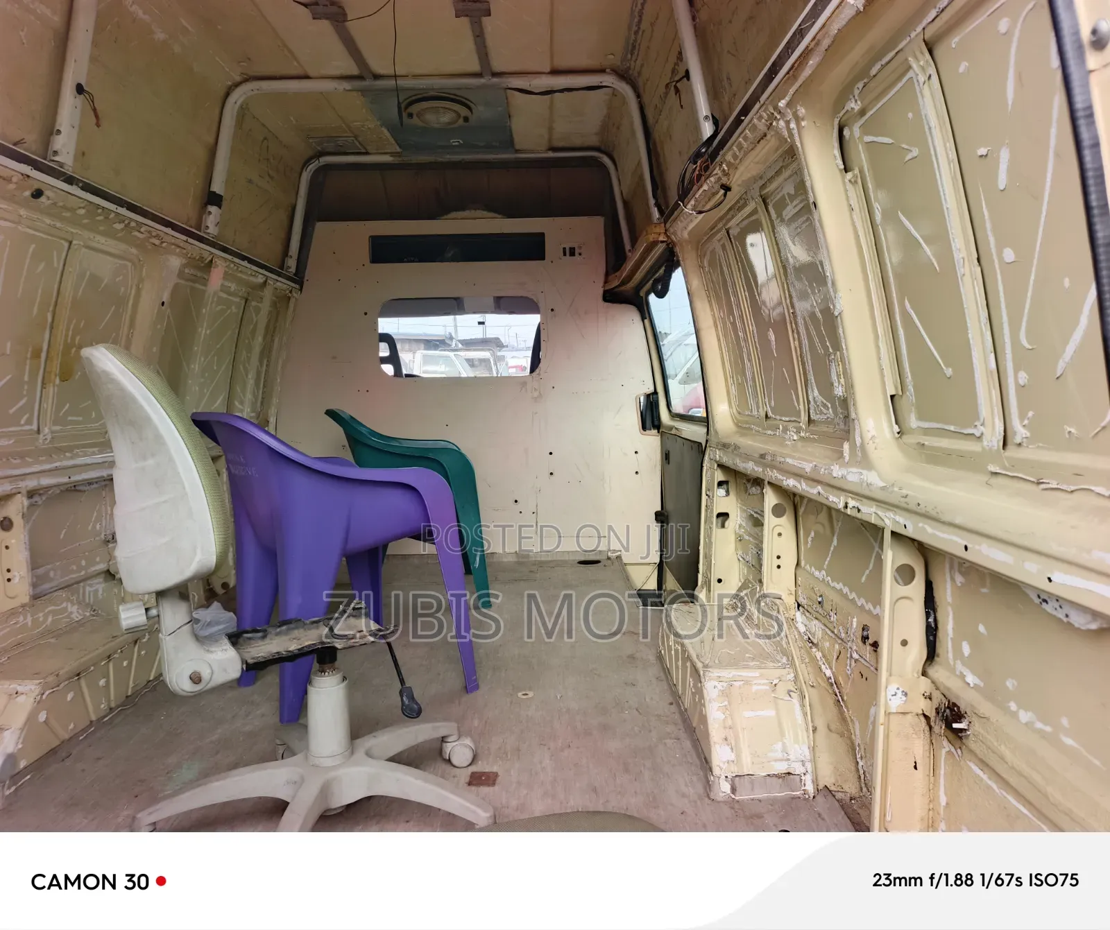 Ford Transit 2000 Yellow