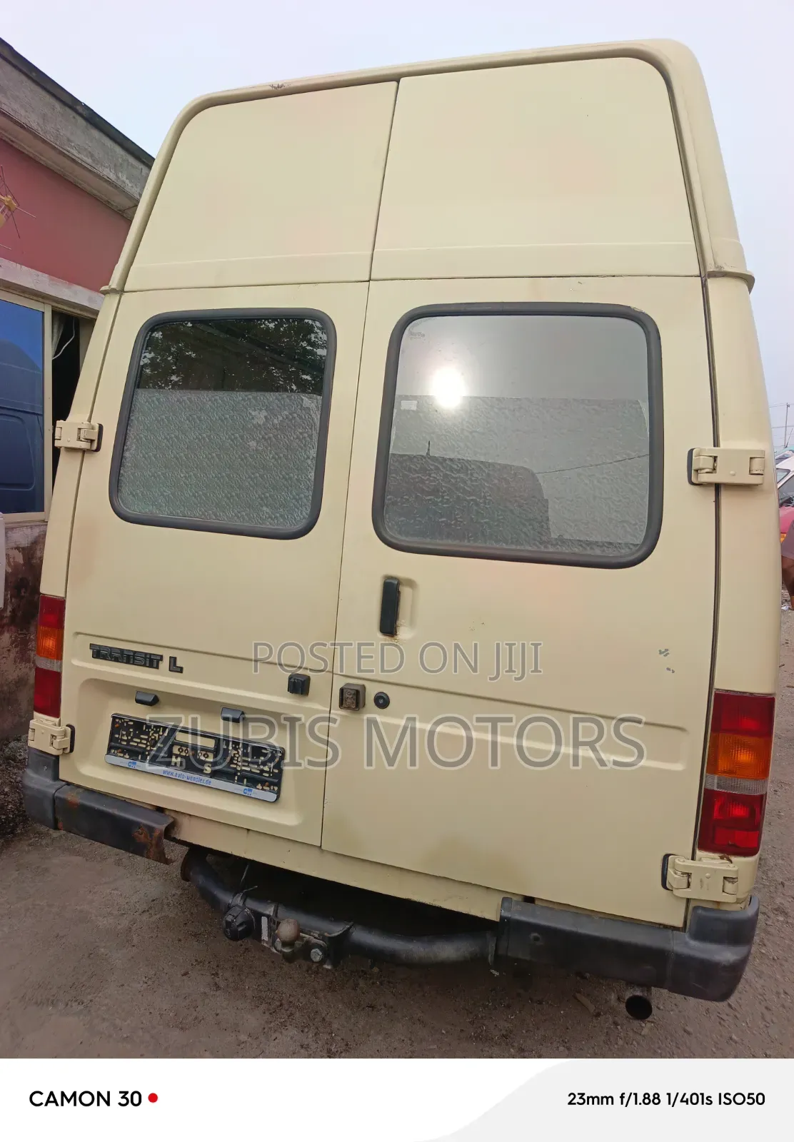 Ford Transit 2000 Yellow