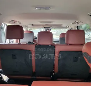 Lexus LX 570 AWD 2019 White