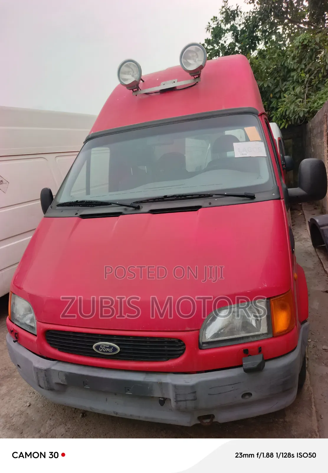 Ford Transit 2000 Red