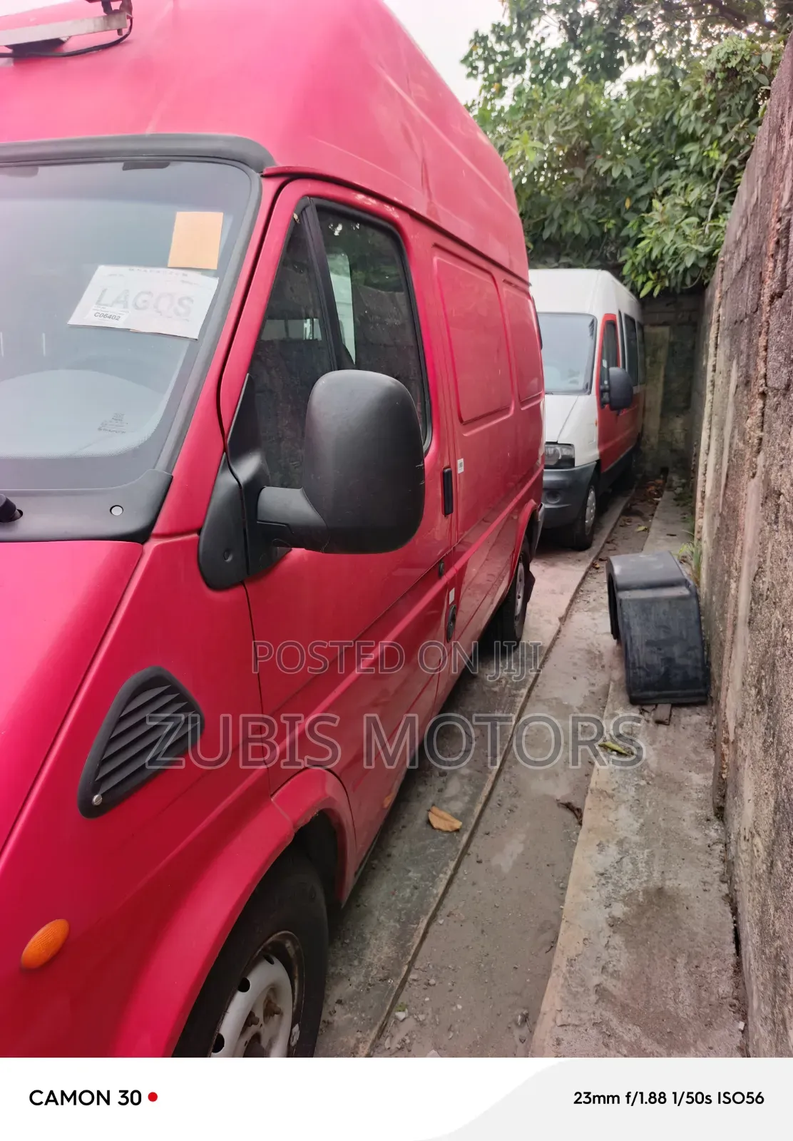 Ford Transit 2000 Red