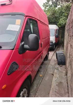 Ford Transit 2000 Red
