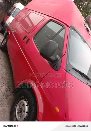 Ford Transit 2000 Red