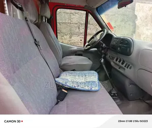 Ford Transit 2000 Red