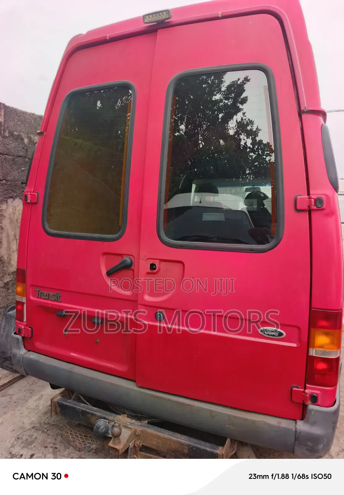 Ford Transit 2000 Red