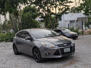 Ford Focus SE Sedan FWD (2.0L 4cyl 5M) 2013 Gray