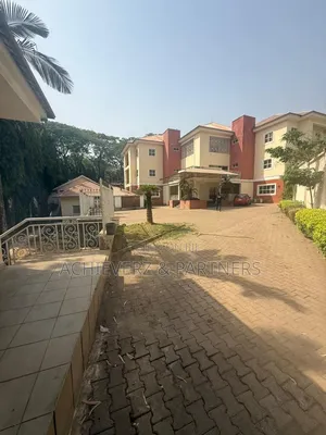 8bdrm Maisonette in Maitama for rent