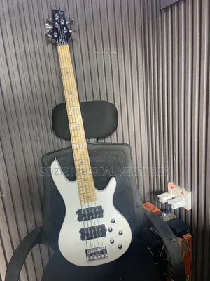 Fender Ative 5-Strings Bass Guitar White and Wood Colour