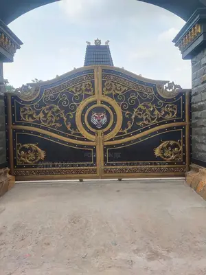 Wrought Iron Customized Lion Head Gate